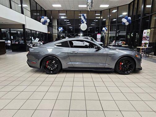 2022 Ford Shelby GT500 Base
