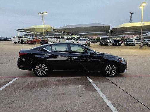 Super Black 2025 Nissan Altima SV FWD