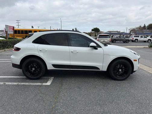 2018 Porsche Macan Sport Edition