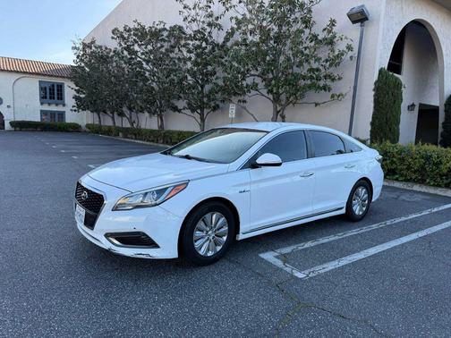 2017 Hyundai SONATA Hybrid SE