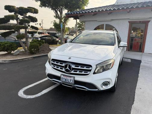 White 2018 Mercedes-Benz GLA 250 4MATIC