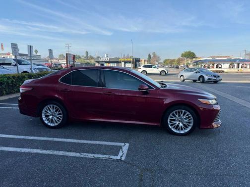 2020 Toyota Camry Hybrid XLE