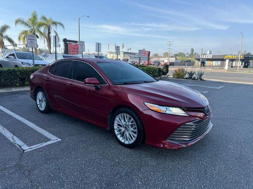 2020 Toyota Camry Hybrid XLE