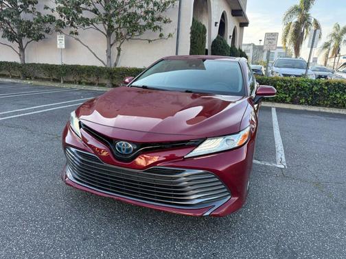 2020 Toyota Camry Hybrid XLE