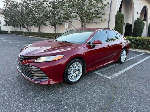 2020 Toyota Camry Hybrid XLE