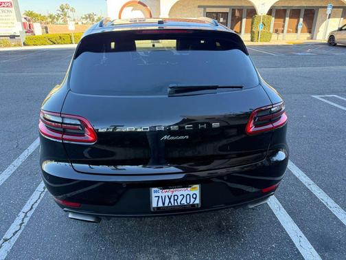 2017 Porsche Macan Sport Utility 4D