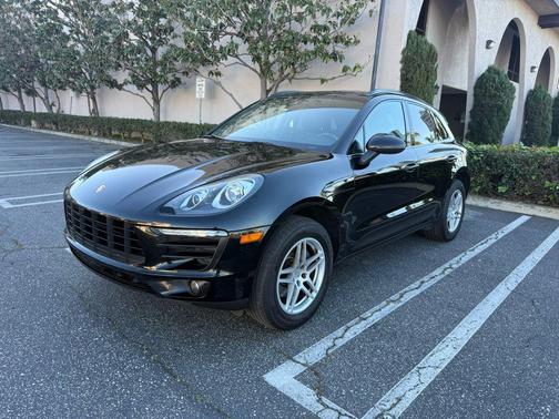 2017 Porsche Macan Sport Utility 4D