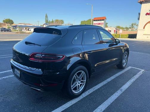 2017 Porsche Macan Sport Utility 4D