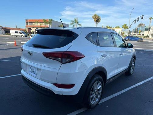 White 2016 Hyundai TUCSON Sport