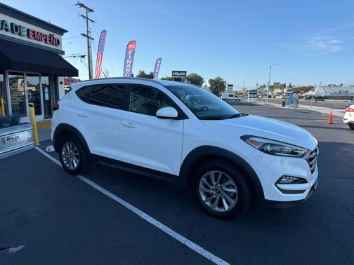 White 2016 Hyundai TUCSON Sport