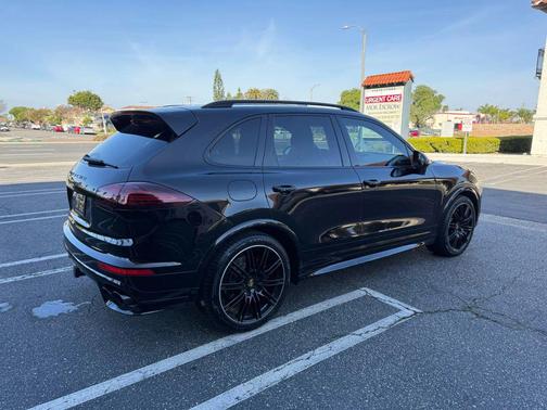 2016 Porsche Cayenne GTS