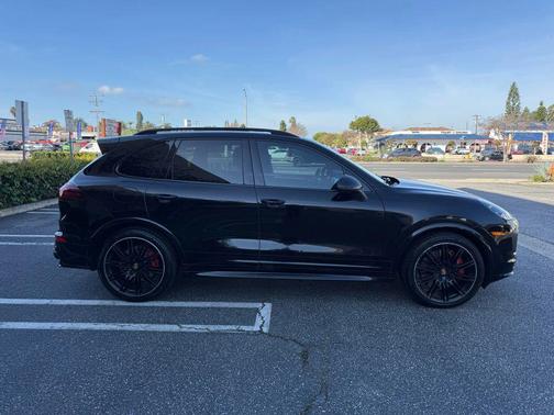 2016 Porsche Cayenne GTS