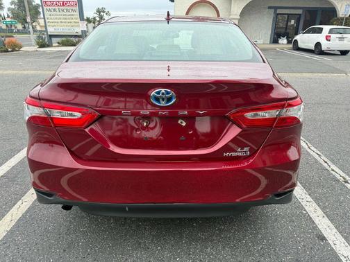 2018 Toyota Camry Hybrid LE