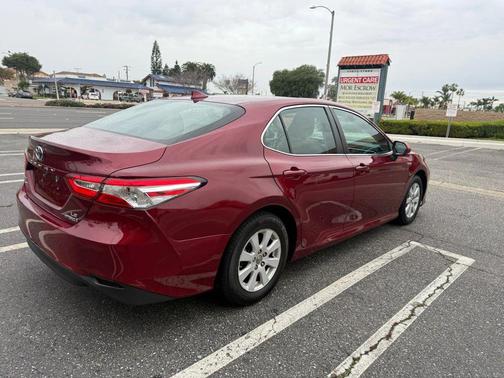2018 Toyota Camry Hybrid LE