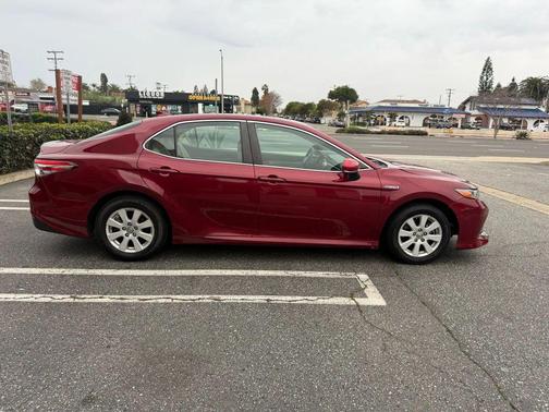 2018 Toyota Camry Hybrid LE