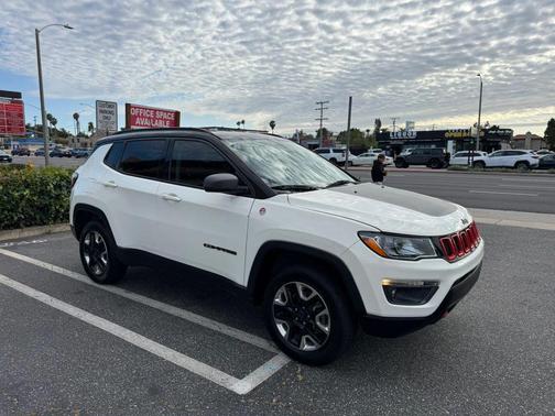 White 2018 Jeep Compass Trailhawk