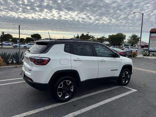 White 2018 Jeep Compass Trailhawk