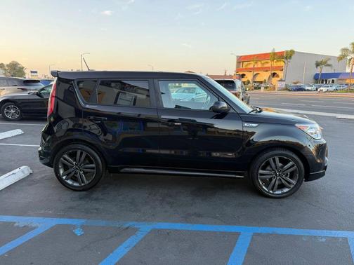 Black 2016 Kia Soul +