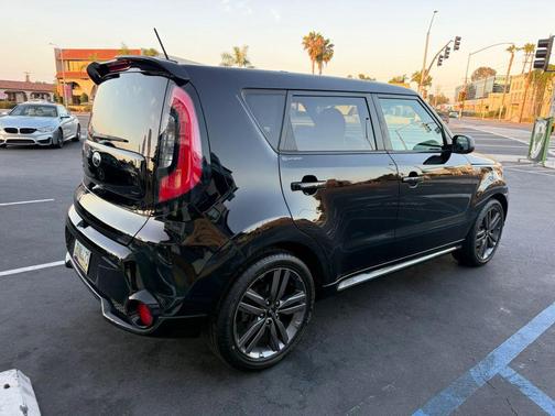 Black 2016 Kia Soul +