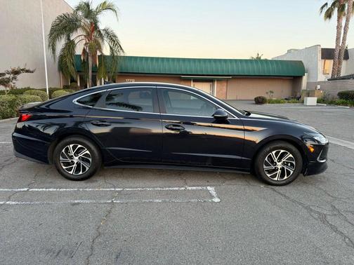 2023 Hyundai SONATA Hybrid SE