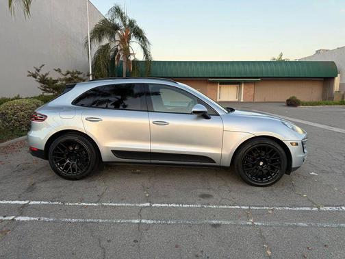 2017 Porsche Macan Sport Utility 4D
