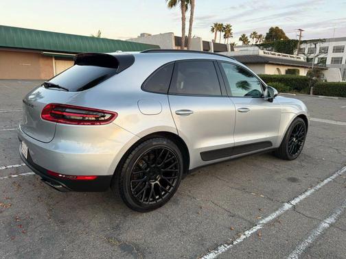 2017 Porsche Macan Sport Utility 4D