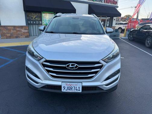 Silver 2018 Hyundai TUCSON SEL
