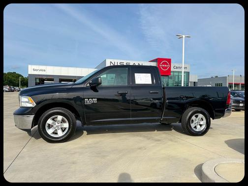 Diamond Black Crystal Pearlcoat 2024 RAM 1500 Classic SLT