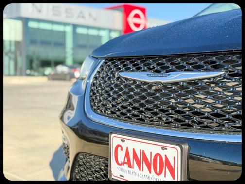 Diamond Black Crystal Pearlcoat 2024 Chrysler Pacifica Touring L