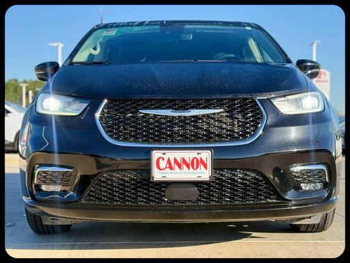 Diamond Black Crystal Pearlcoat 2024 Chrysler Pacifica Touring L