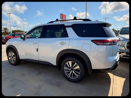 Everest White Pearl Tricoat 2026 Nissan Pathfinder SL