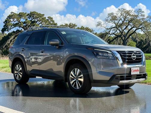 Gun Metallic 2025 Nissan Pathfinder SL FWD