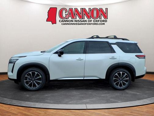 Everest White Pearl Tricoat 2026 Nissan Pathfinder Platinum