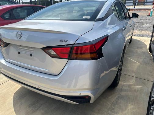 Brilliant Silver Metallic 2024 Nissan Altima 2.5 SV
