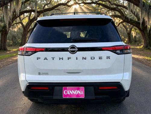 Everest White Pearl Tricoat 2026 Nissan Pathfinder SV