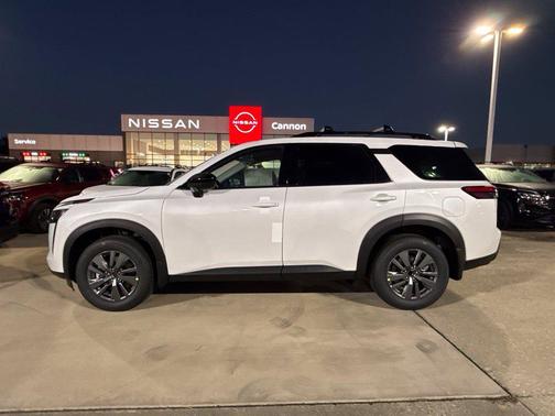 Everest White Pearl Tricoat 2026 Nissan Pathfinder SV