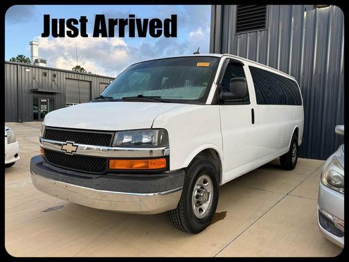 77945 2015 Chevrolet Express 3500 LT