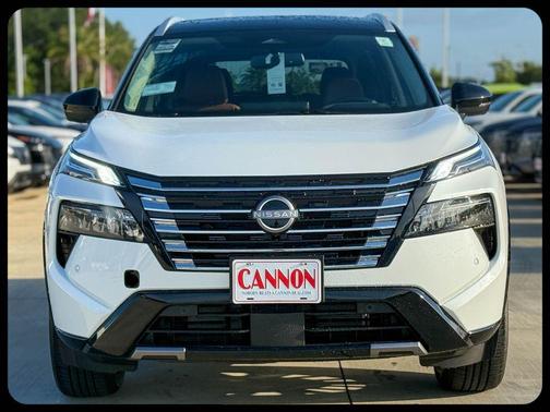 Everest White Pearl/Super Black 2026 Nissan Rogue Platinum