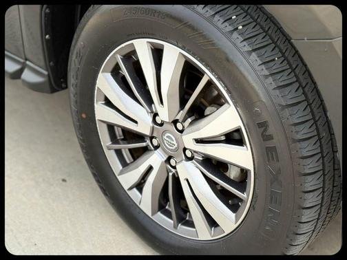 Magnetic Black Pearl 2020 Nissan Pathfinder SV 4WD