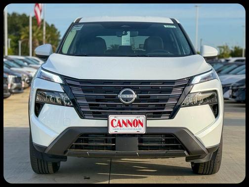 Everest White Pearl Tricoat 2026 Nissan Rogue SV
