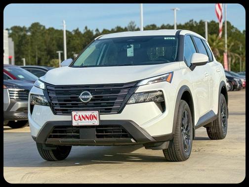 Everest White Pearl Tricoat 2026 Nissan Rogue SV