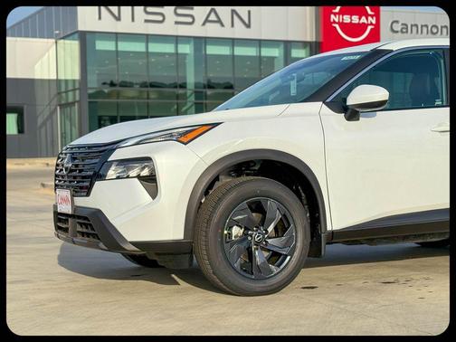 Everest White Pearl Tricoat 2026 Nissan Rogue SV