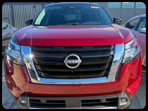 Scarlet Ember Tintcoat/Super Black 2022 Nissan Pathfinder SL 2WD