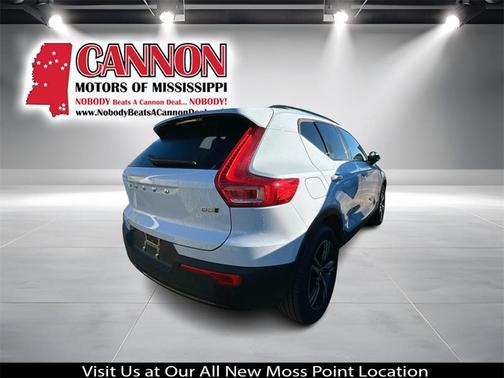 2024 Volvo XC40 B5 Core