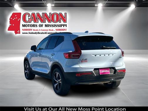 2024 Volvo XC40 B5 Core