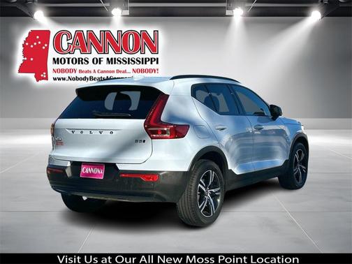 2024 Volvo XC40 B5 Core