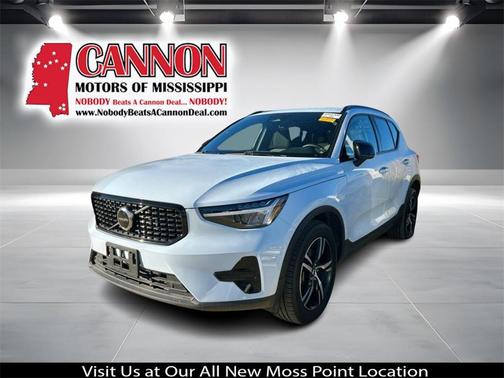 2024 Volvo XC40 B5 Core