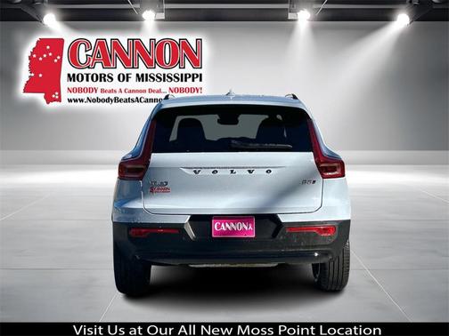 2024 Volvo XC40 B5 Core