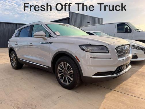 Ceramic Pearl Metallic Tinted Clearcoat 2023 Lincoln Nautilus Standard