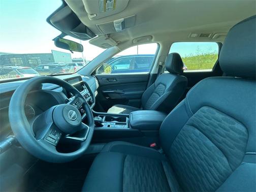 2025 Nissan Pathfinder S FWD